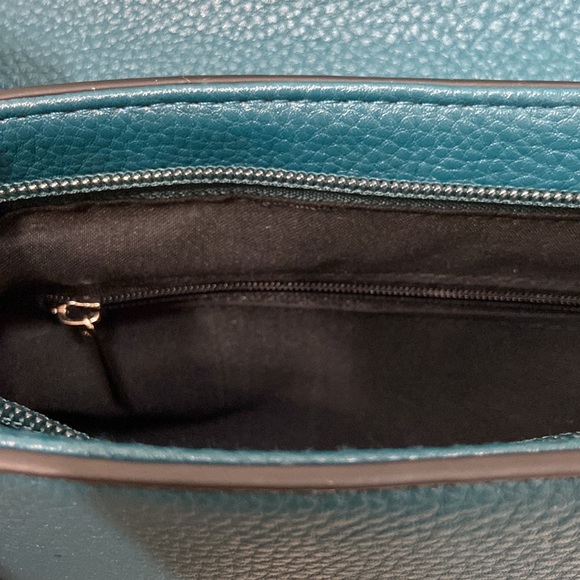 Women’s JM Collection teal crossbody purse. One size. - Picture 9 of 13